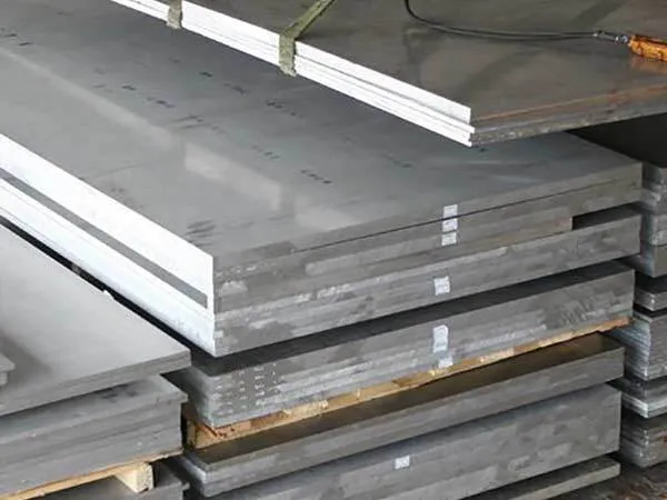What is the material of carbon steel plate and what are its advantages and disadvantages
